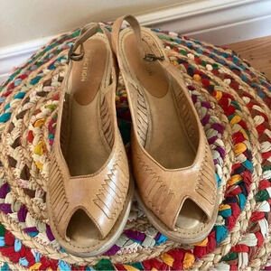 Kenneth Cole  Reaction tan leather wedges